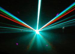 العلماء يتمكنون من إبطاء سرعة الضوء