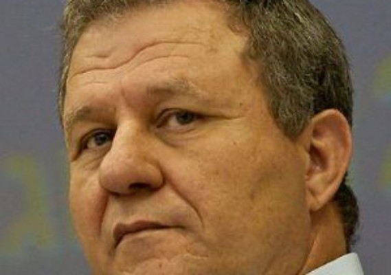 مغربي يسعى إلى خلافة شمعون بريس في إسرائيل