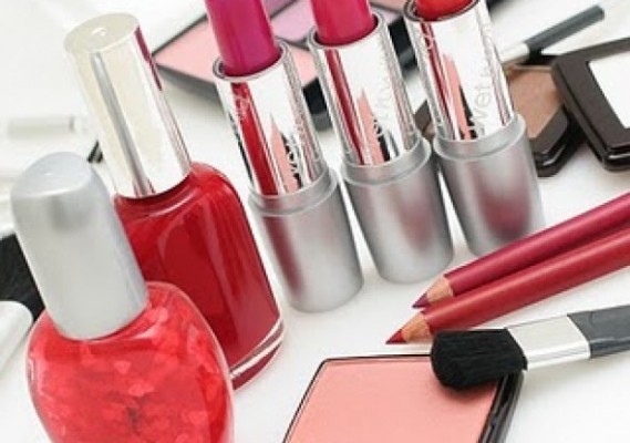 حاليا بالأسواق: “ماكياجات مسرطنة”