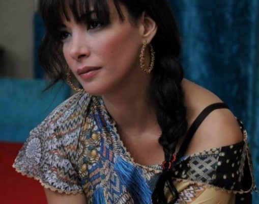 فنانة مغربية “الناصري يحاربني لأنني رفضت إقامة علاقة جنسية معه”