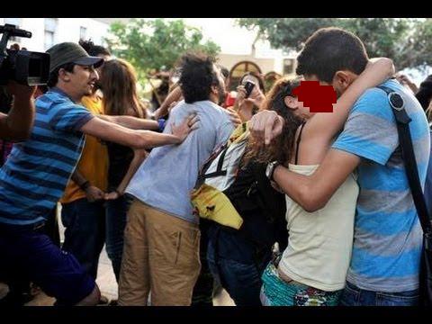 دعوى قضائية ضد منظمي “وقفة القبل” بتهمة “الفساد وزعزعة عقيدة مسلم”