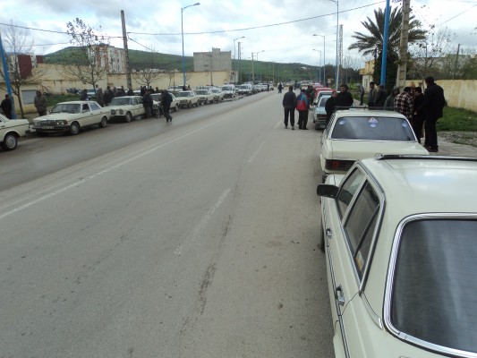 تازة: النقابة الوطنية لمهنيي سيارات الأجرة تنظم وقفة احتجاجية وتطالب بلقاء عامل الإقليم