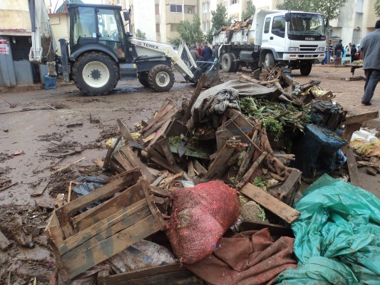 تازة: “تويزة للنظافة”تعبئ ثمانية جماعات و 11 جرافة و شاحنة لجمع الازبال من المدينة بعد عجز المجلس البلدي