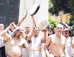 مارسوا طقوسا غريبة وهم عراة تماما رجال ونساء “المهدي المنتظر”