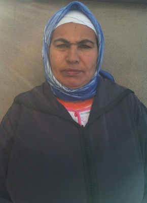 سيدة تدعو لإنصافها من زوجها الذي تركها معلقة