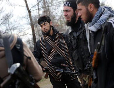 القاعدة تقتل قائدا ميدانيا بالجيش السوري الحر