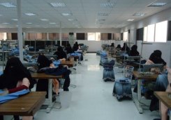 محكمة سعودية تبطل عمل النساء والرجال في مكان واحد