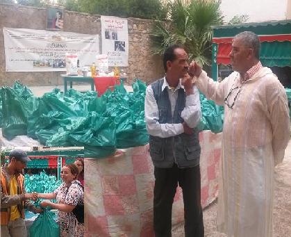 فاس: جمعية بلادي للتنمية..توزع القفة الرمضانية على 200 أسرة معوزة