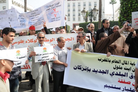 وقفة بالرباط تُطالب بمحاكمة رموز الفساد واسترجاع الأموال المنهوبة