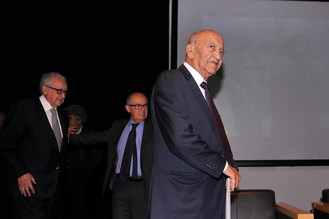 هكذا عبثت السلطات الجزائرية بحقيبة زعيم الإتحاد الإشتراكي “اليوسفي” بالمطار