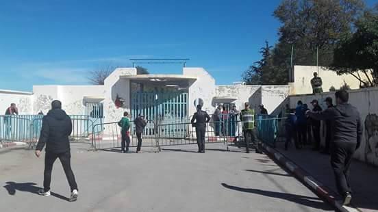 من مشاهد الهشاشة بتازة،مدخل الملعب البلدي بتازة.